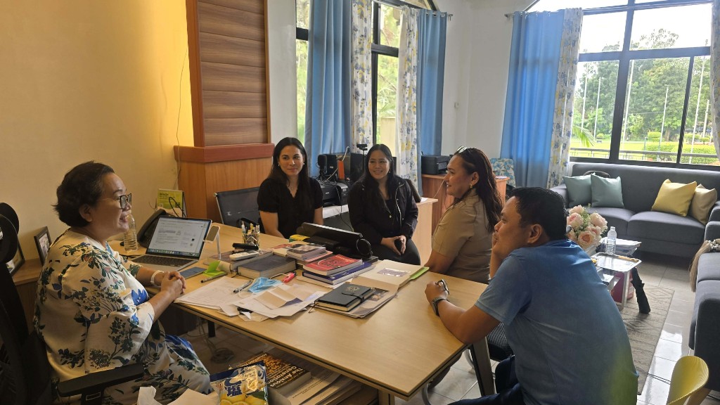 CPAC President Dr. Neda June Salazar meets with the PLDT Bacolod team and MIS Director Mr. Elvie Rey Tapaya to discuss digital partnership opportunities